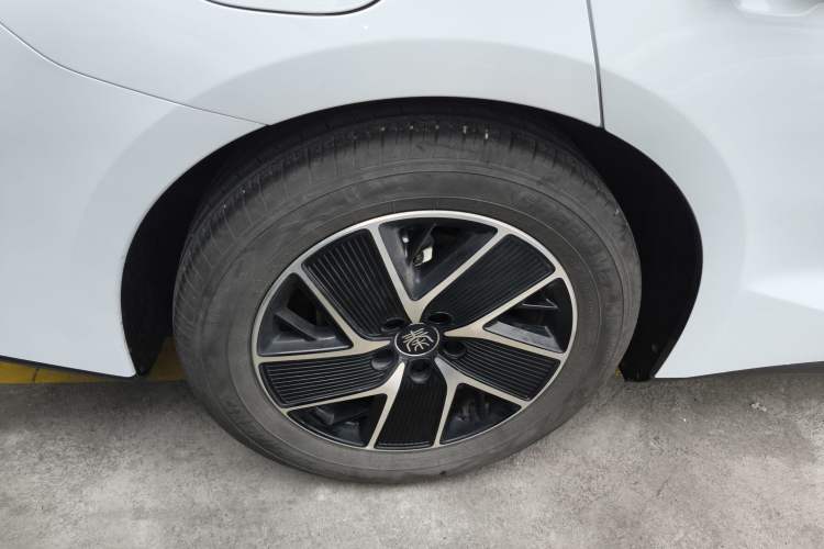 Used BYD Qin L 2025 DM-i Smart Drive 120KM Leading Model