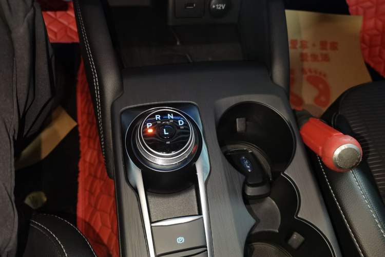 Used Ford Focus 2021 Hatchback EcoBoost 180 Automatic Titanium Edition Gear Lever