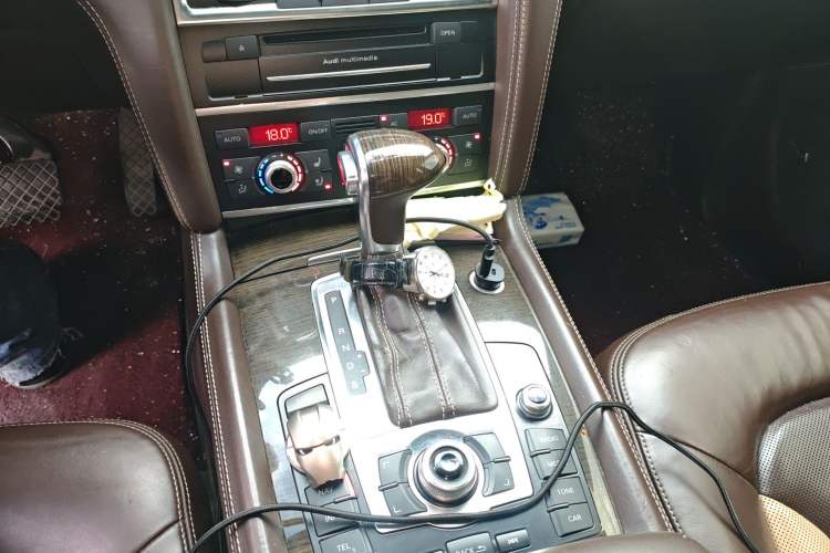 Used Audi Q7 2012 3.0 TFSI Comfort Model (200kW) Gear Lever