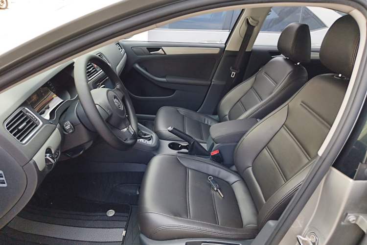 Used Volkswagen Sagitar 2014 Revised Version 1.6L Automatic Comfort Edition Left Front Seat