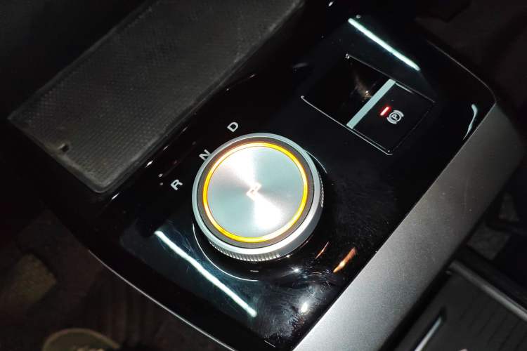 Used MG 4 EV 2023 415 km Range Sea-Faring Champion Edition Gear Lever