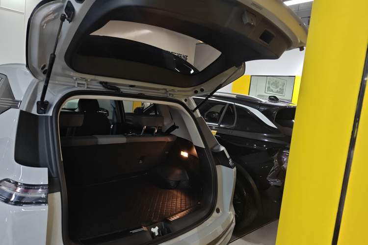 Used AION Y 2023 Plus 510 Enjoy Edition Trunk