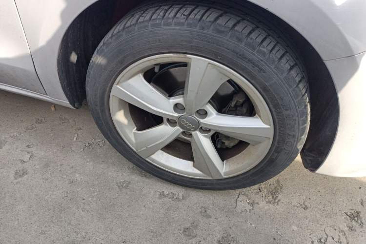 Used Audi A1 2016 30 TFSI Sportback Design Fashion Edition Right Front Wheel Hub