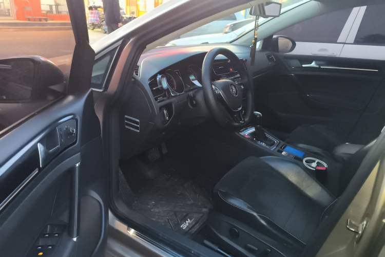 Used Volkswagen Golf 2014 1.4TSI Automatic Flagship Model Driver Seat