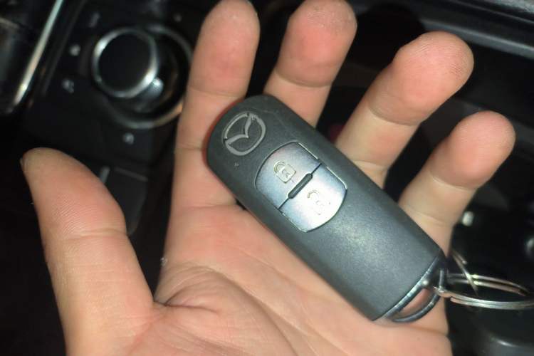 Used Mazda 3 Axela 2017 Hatchback 1.5L Automatic Luxury Model Emission Standard China V Vehicle Key