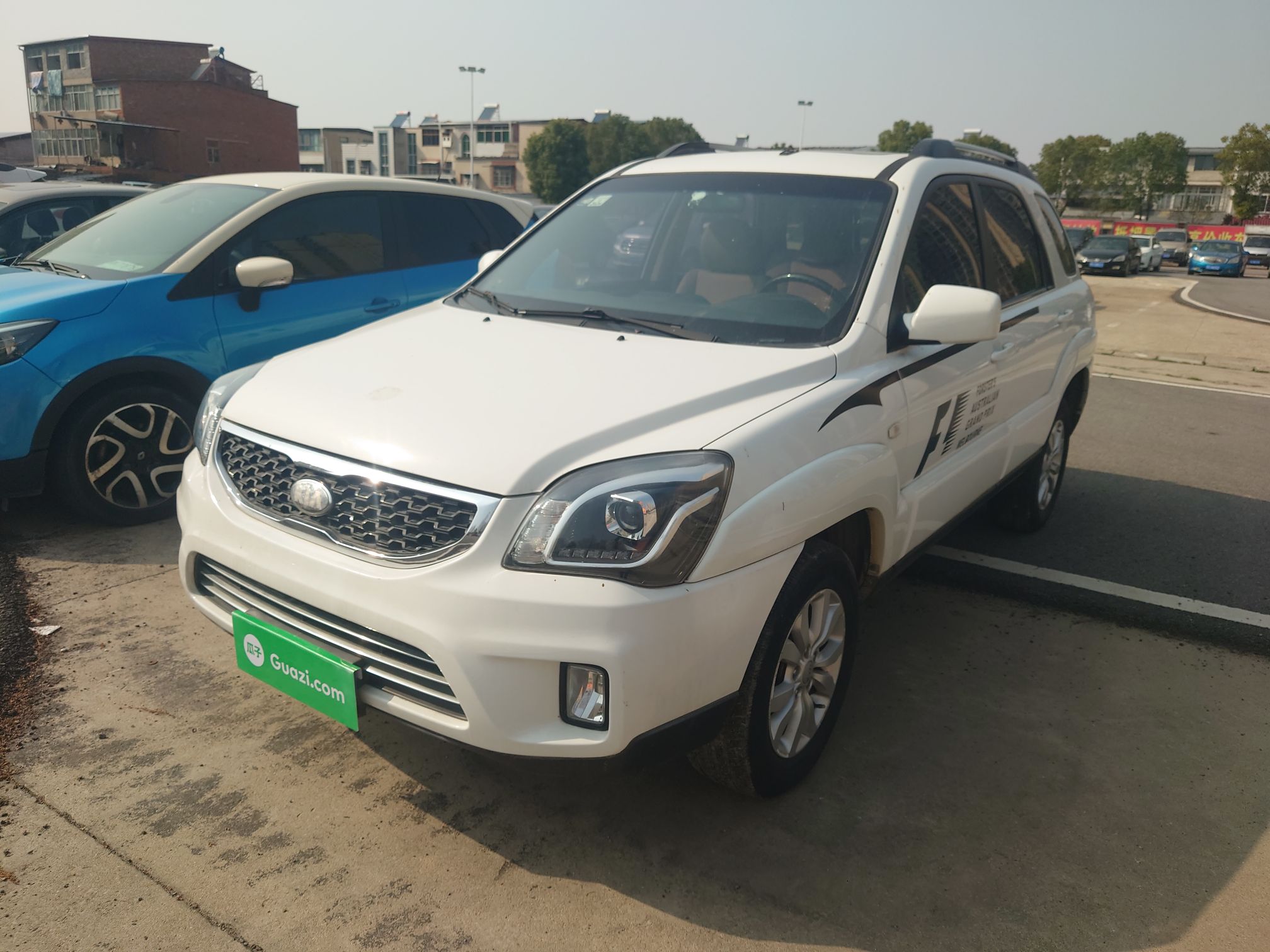 Под передней частью автомобиля