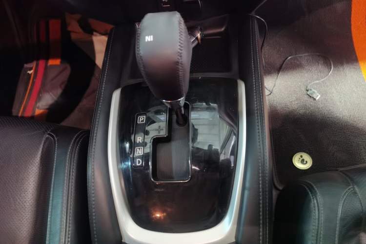 Used Nissan X-Trail 2017 2.0L CVT Comfort Edition 2WD Gear Lever