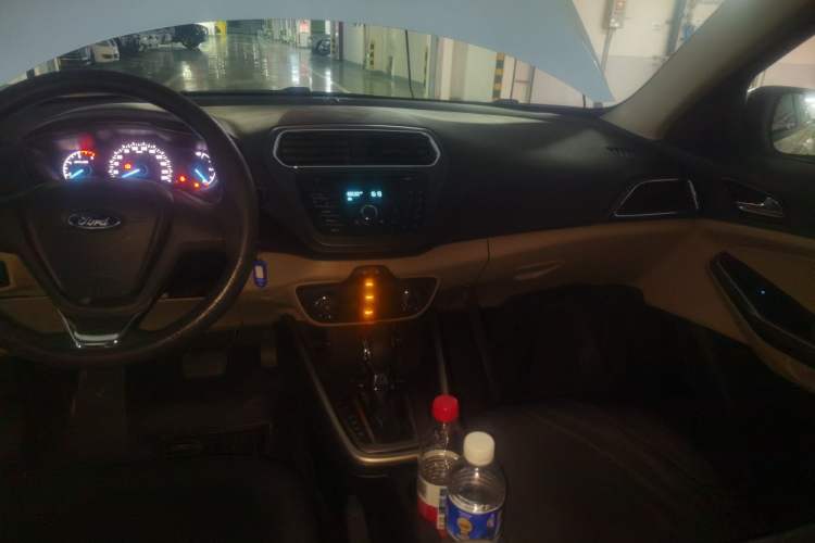 Used Ford Escort 2015 1.5L Automatic Comfort Edition Audio And AC Panel