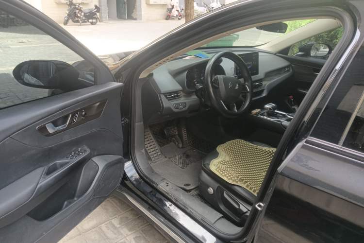 Used Hongqi E-QM5 2022 431 km Charge & Enjoy Edition Driver Seat