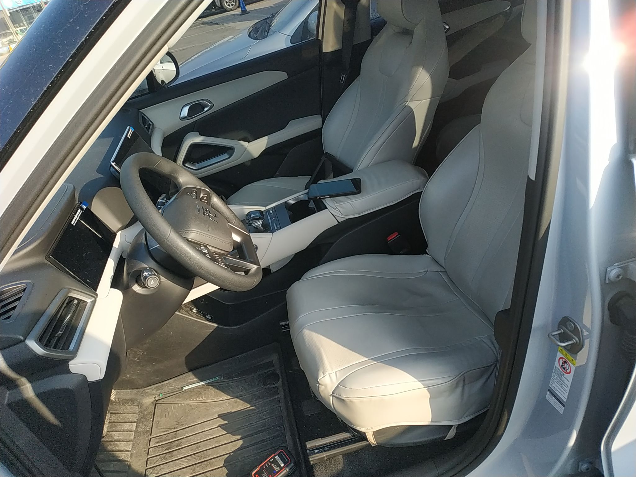 Переднее сиденье в автомобиле