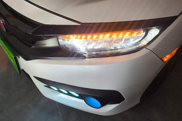 Used Honda Civic 2016 220TURBO CVT Prestige Edition
