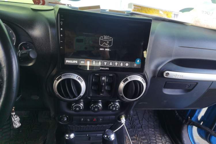 Used Jeep Wrangler 2015 2.8TD Sahara Four-Door Comfort Edition Audio And AC Panel