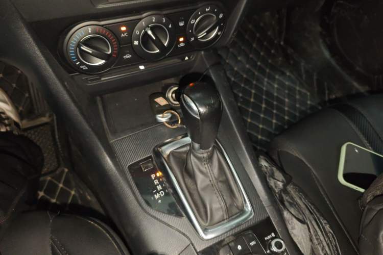 Used Mazda 3 Axela 2014 Sedan 1.5L Automatic Comfort Model
