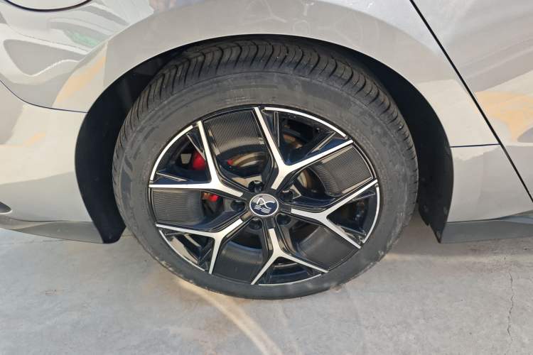 Used BYD Han 2022 EV Genesis Edition 715KM Front-Wheel-Drive Prestige Model Right Rear Wheel Hub