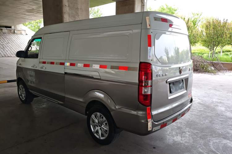 Used Jinbei New Hiace S 2023 1.5L Wealth Edition Van 2/5-Seater Air-Conditioned Model SWC15M