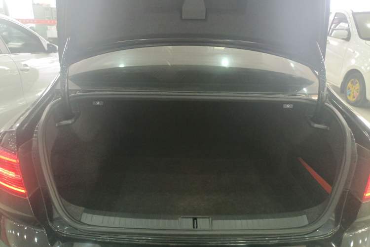 Used Volkswagen Magotan 2018 330TSI DSG Advanced Model Trunk