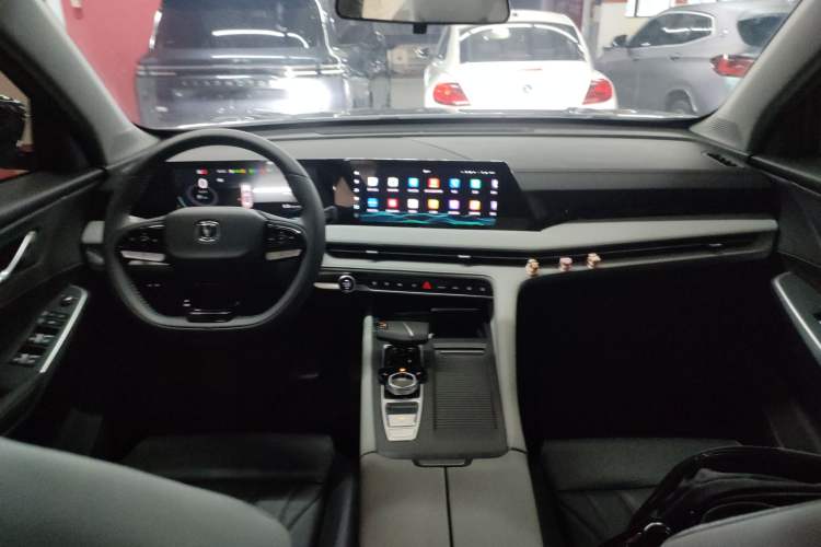 Used Changan CS75 PLUS 2024 3rd Generation Champion Edition 1.5T Intelligent Drive Dynamic Model
