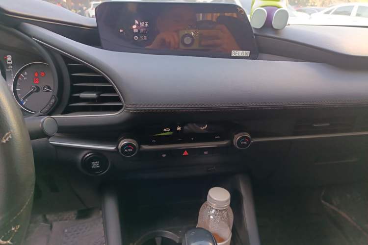 Used Mazda 3 Axela 2020 1.5L Automatic Luxury Version
