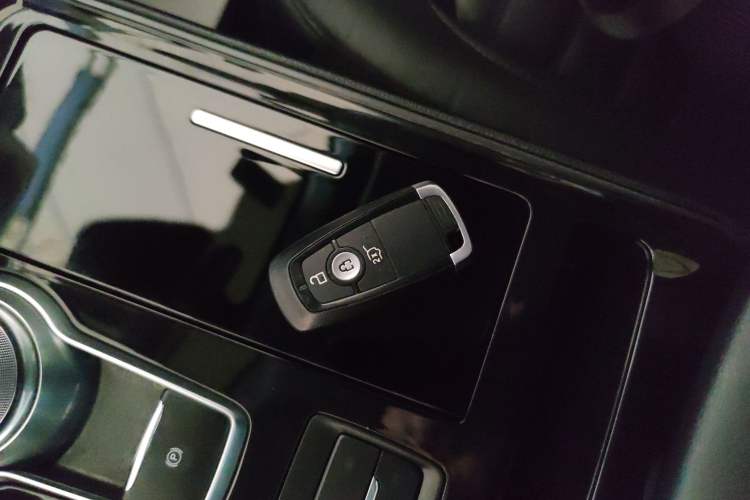 Used Ford Edge 2020 EcoBoost 245 Two-Wheel Drive Titanium 7-Seater Vehicle Key