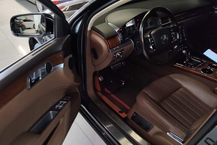 Used Volkswagen Phaeton 2014 3.0L Business Model
