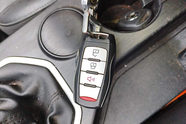 Used Great Wall Poer 2019 2.0T Commercial Version Manual Diesel Two-Wheel Drive Navigation Type Long Bed GW4D20M
