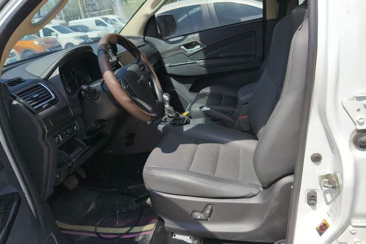 Used Isuzu mu-X 2020 1.9T Diesel Automatic 2WD Enjoyment Edition 5 Seats China VI Standard
