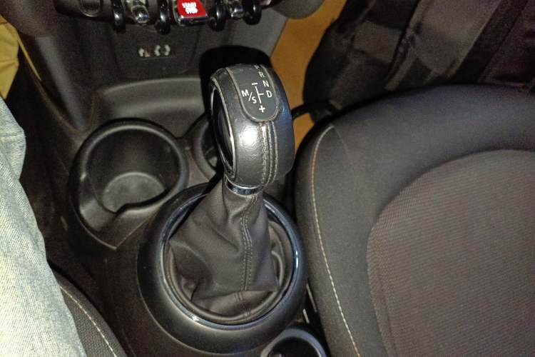 Used MINI 2016 1.2T ONE Pioneer Edition Gear Lever