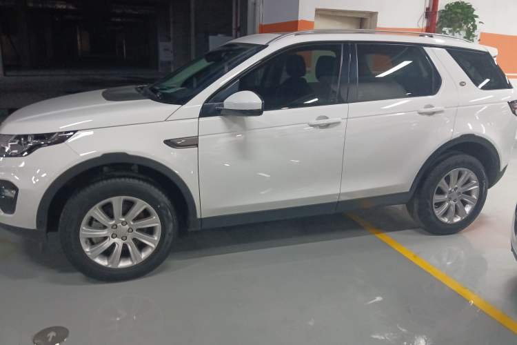 Used Land Rover Discovery Sport 2019 240 PS SE Version China VI Standard