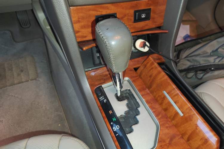Used Toyota Camry 2007 240V Supreme Edition Gear Lever