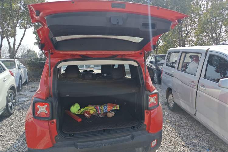 Used Jeep Renegade 2019 220T Automatic Leading Edition Trunk