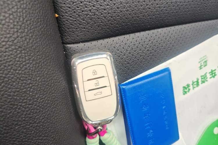 Used Toyota Levin 2017 Revised Dual-Engine 1.8H GS E-CVT Elite Sunroof Version China V Standard Vehicle Key