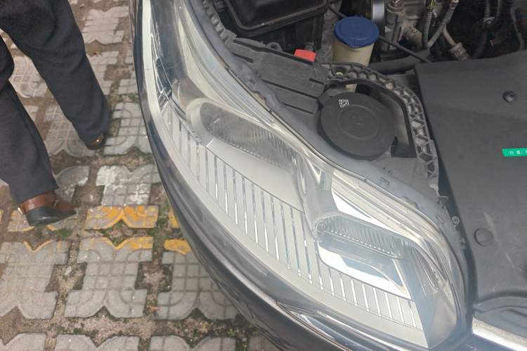 Used Citroen C5 2013 2.0L Automatic Luxury Model Right Front Headlight