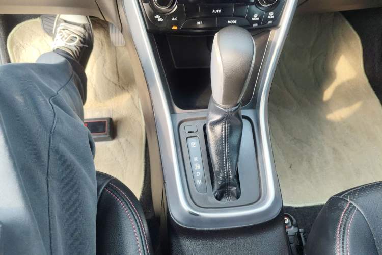 Used Suzuki S-Cross 2014 1.6L CVT Two-Wheel Drive Elite Version Gear Lever