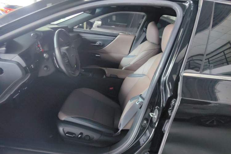 Used Lexus ES 2022 200 Excellence Edition Left Front Seat