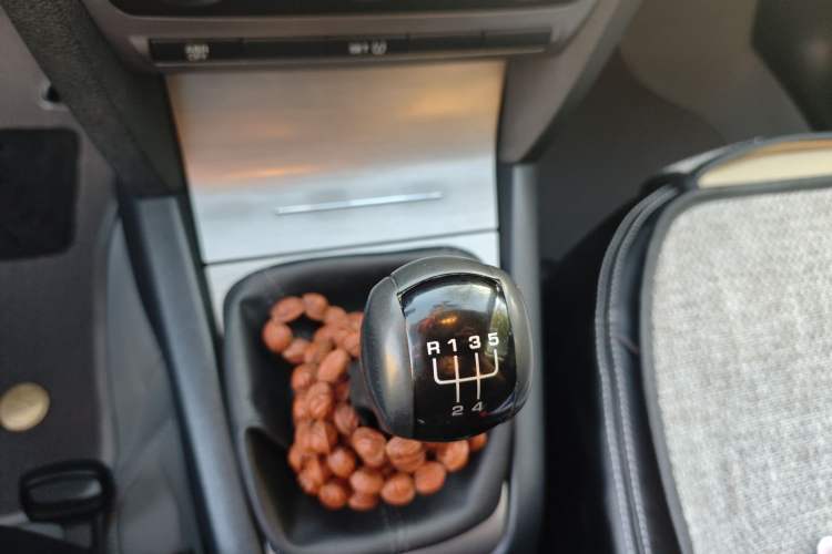 Used Skoda Octavia 2013 1.6L Manual Yijie Edition Gear Lever