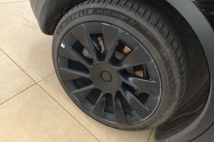 Used Tesla Model Y 2022 Revised Version Rear-Wheel Drive Right Rear Wheel Hub