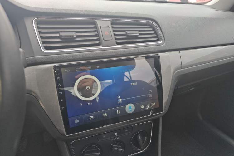 Used Volkswagen Lavida 2017 1.6L Automatic Comfort Edition Audio And AC Panel