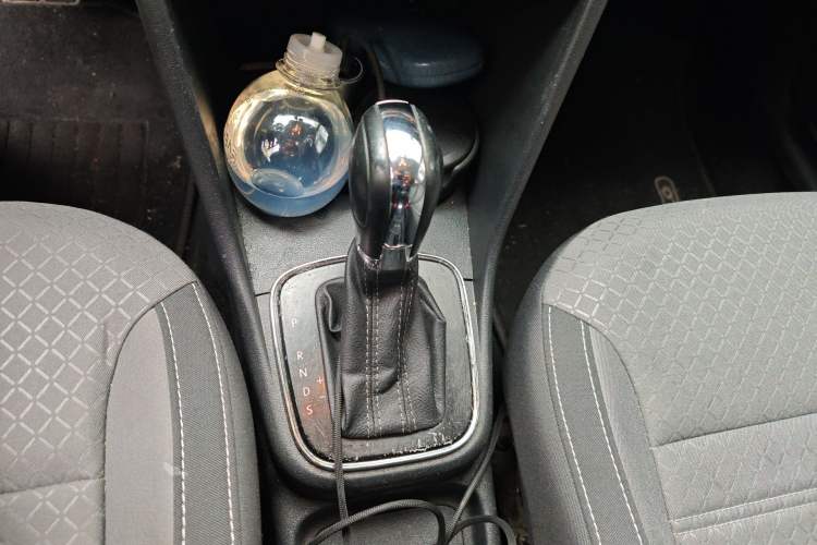 Used Volkswagen Polo 2014 1.6L Cross Polo Automatic Gear Lever