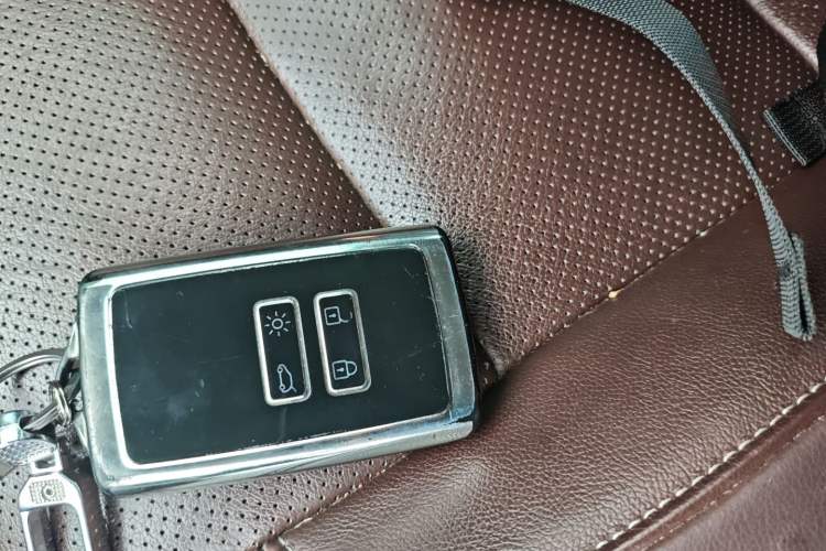 Used Renault Koleos 2017 2.5L Four-Wheel Drive Ultimate Edition Vehicle Key