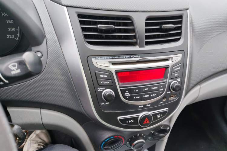 Used Hyundai Verna (older generation) 2014 1.4L Manual Smart GLS Trim Audio And AC Panel