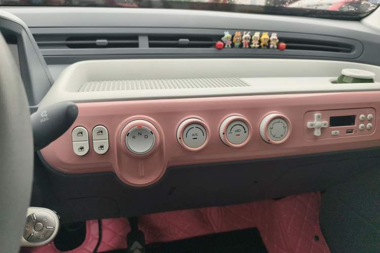 Used Bestune Pony 2025 222km Range Agile Horse Audio And AC Panel