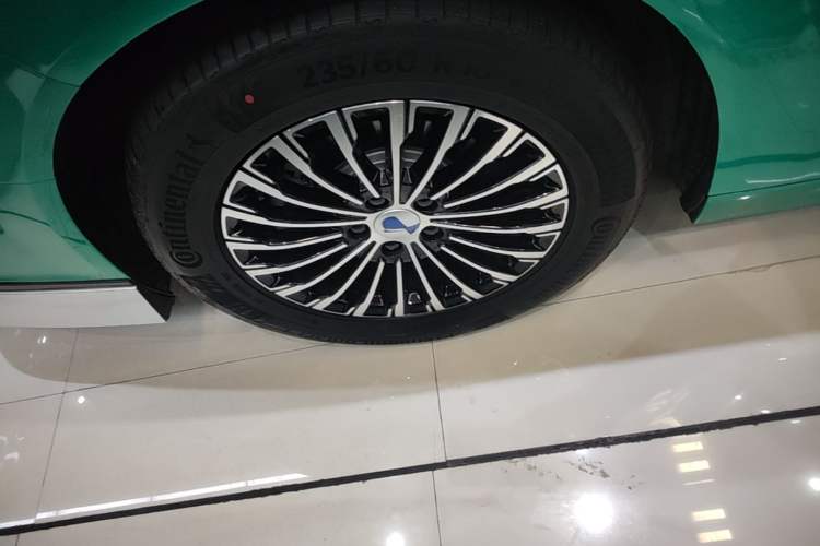 Used Denza D9 2024 DM-i 980 Four-Wheel Drive Prestige Model

