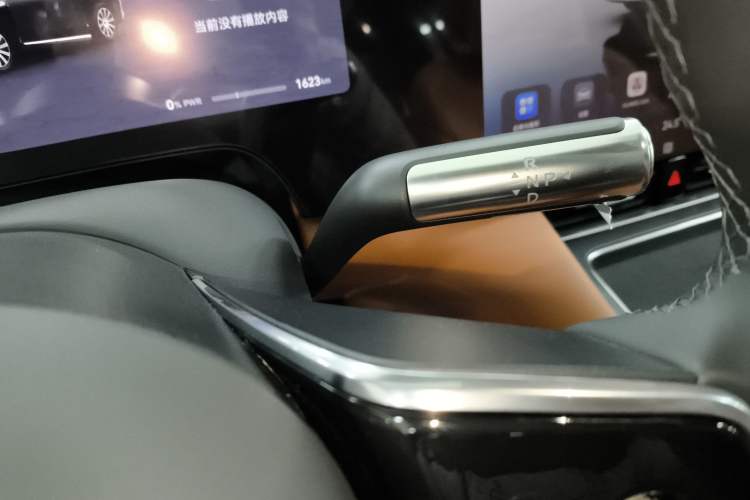 Used Hima AITO M8 2025 Extended-Range Max Version 37 kWh 6-Seater Gear Lever