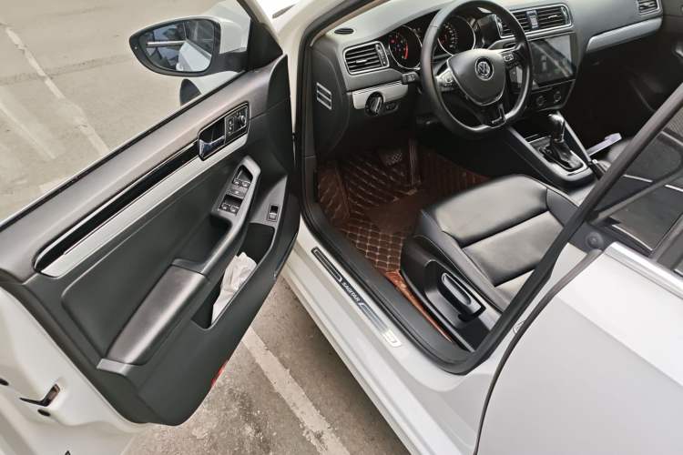 Used Volkswagen Sagitar 2015 1.6L Automatic Comfort Model