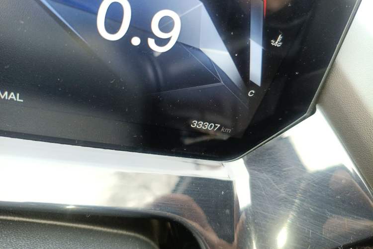 Used CHANGAN OSHAN Z6 2023 Blue Whale 1.5T DCT Smart-Led City Edition Odometer Close Up
