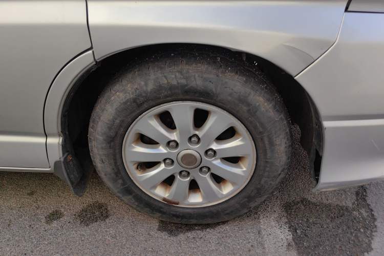 Used Jinbei Grace 2014 2.4L Standard Version Long Wheelbase 9-Seater 4RB2