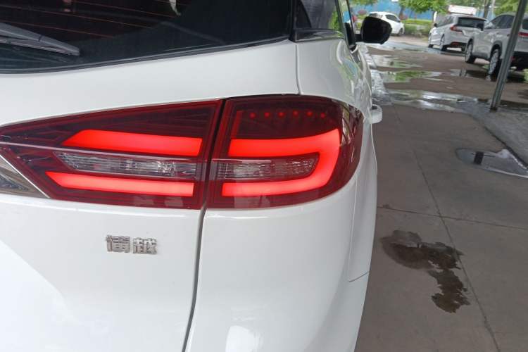 Used Geely Auto Emgrand X7 Sport 2018 1.8TD Automatic Two-Wheel Drive Smart 4G Connected Version