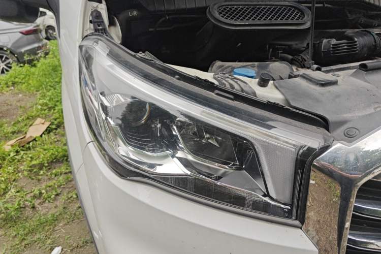 Used SAIC MAXUS Xintu V90 2022 2.0T Automatic Zhiyun King Rear-Drive Long Wheelbase High-Roof Design with Single Rear Tire—6/7 Seater
