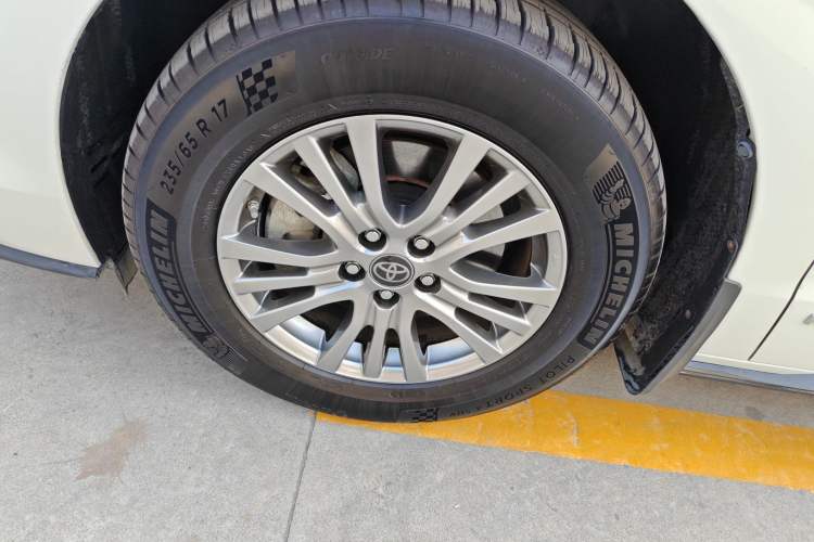 Used Toyota Sienna 2021 2.5L Hybrid Premium Edition
