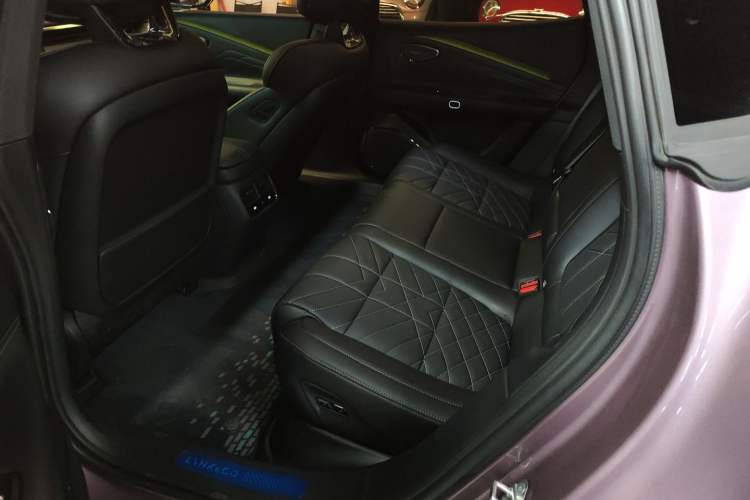 Used Lynk & Co Lynk & Co 10 EM-P 2025 Model 120 All-Wheel Drive Halo